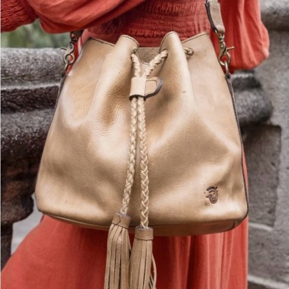 Tan leather bucket bag. Never used - Picture 6 of 7